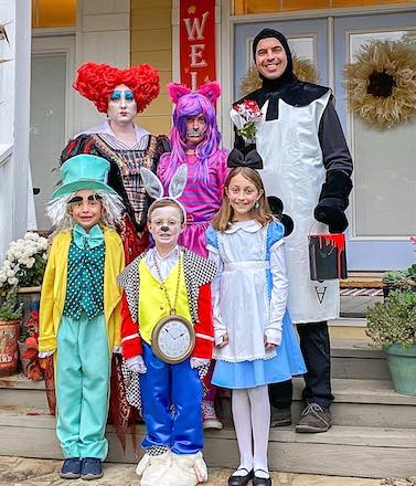 Family of 6 Halloween Costumes Alice in Wonderland
