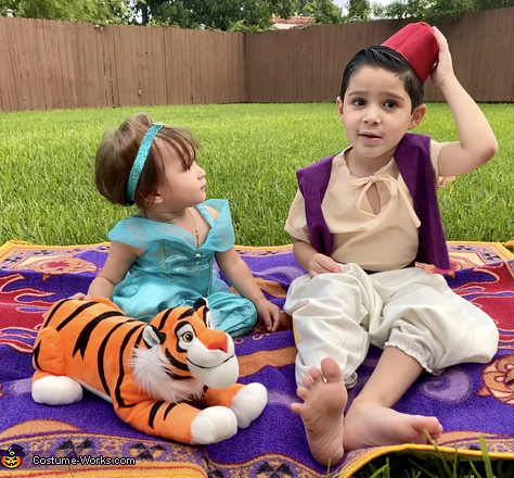Sibling Halloween Costumes Jasmine and Aladdin
