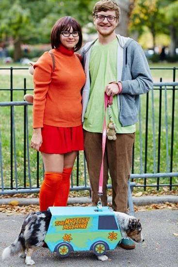 Couple and Dog Halloween Costumes Scooby Doo