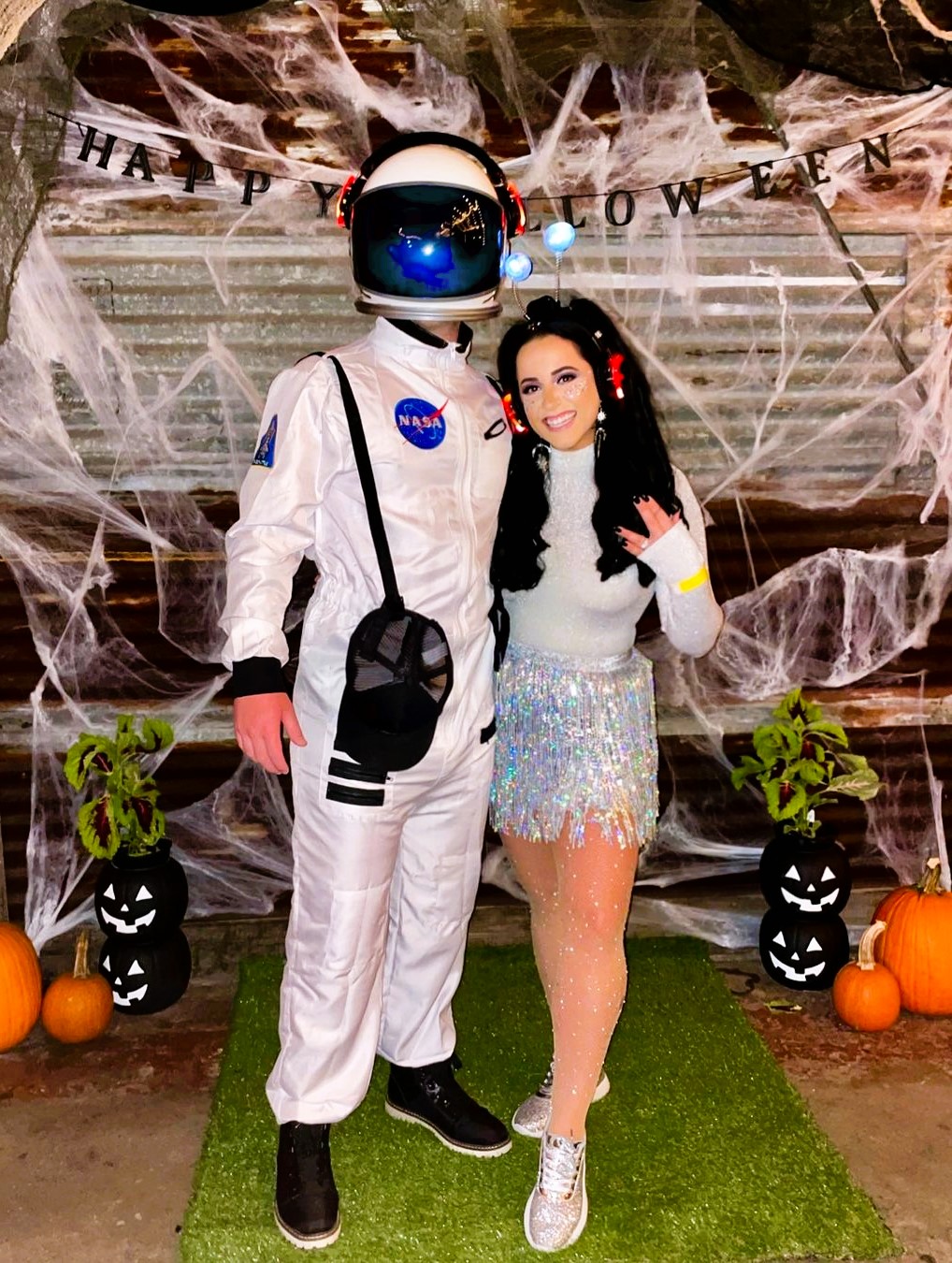Best Couples Costumes Alien and Astronaut
