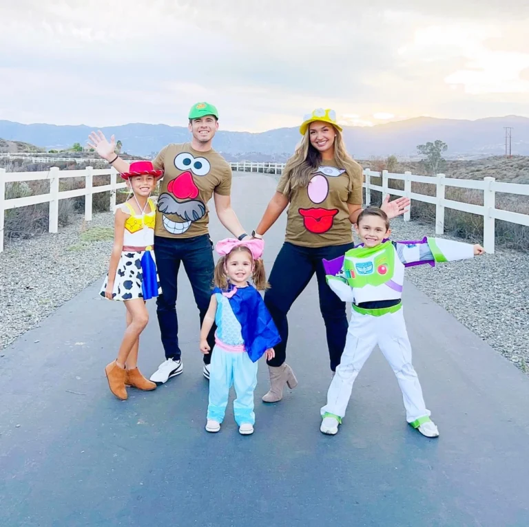 25 Best Disney Family Costumes for Halloween