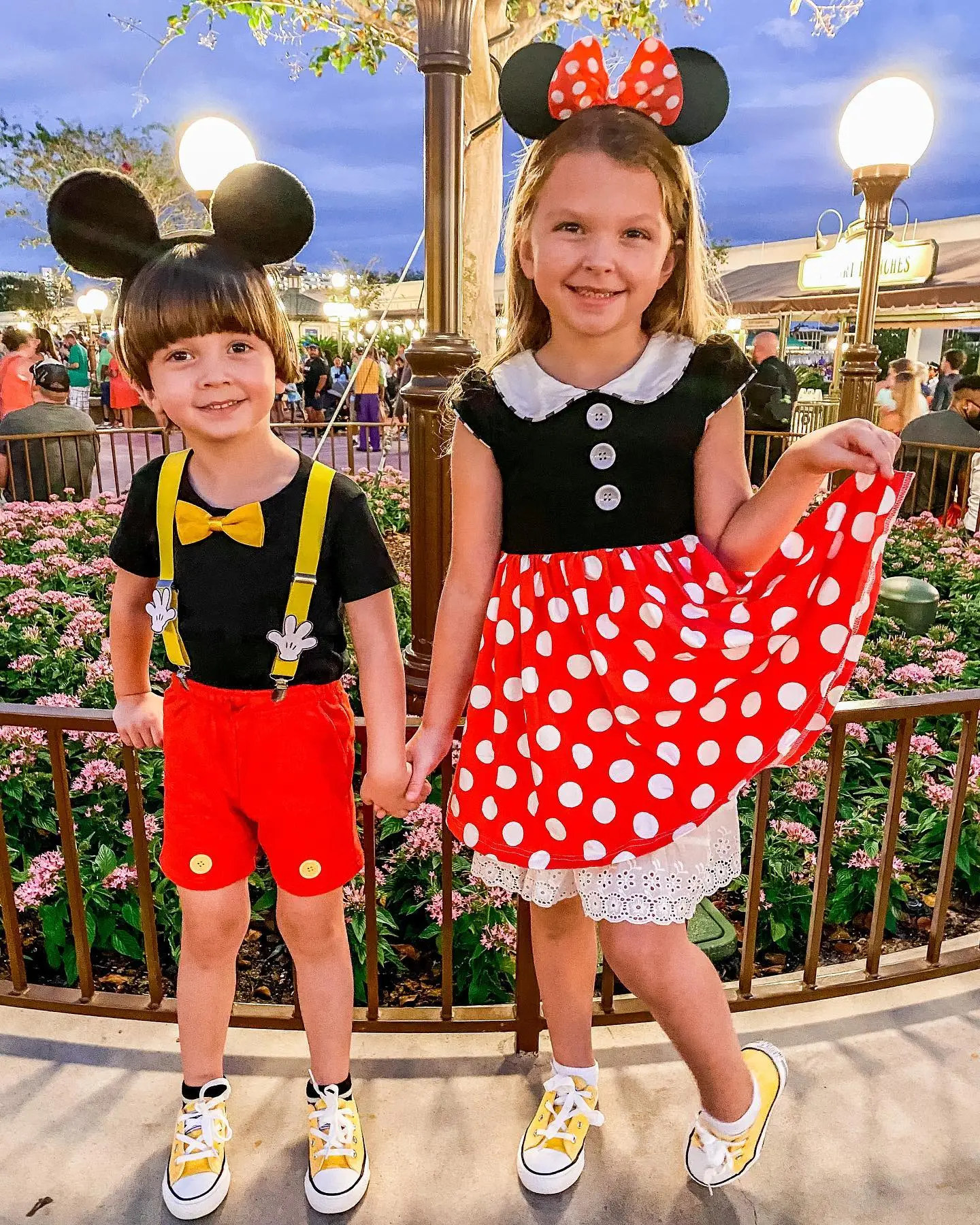 Disney sibling costumes Mickey Mouse and Minnie mouse