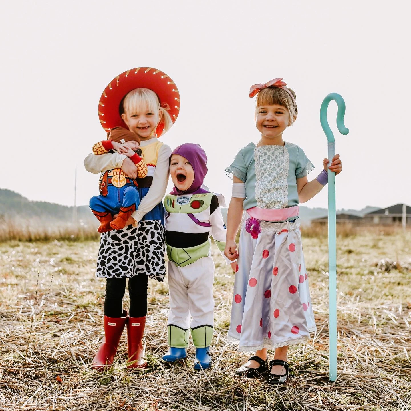 Halloween costumes for 4 siblings + Toy Story sibling costumes