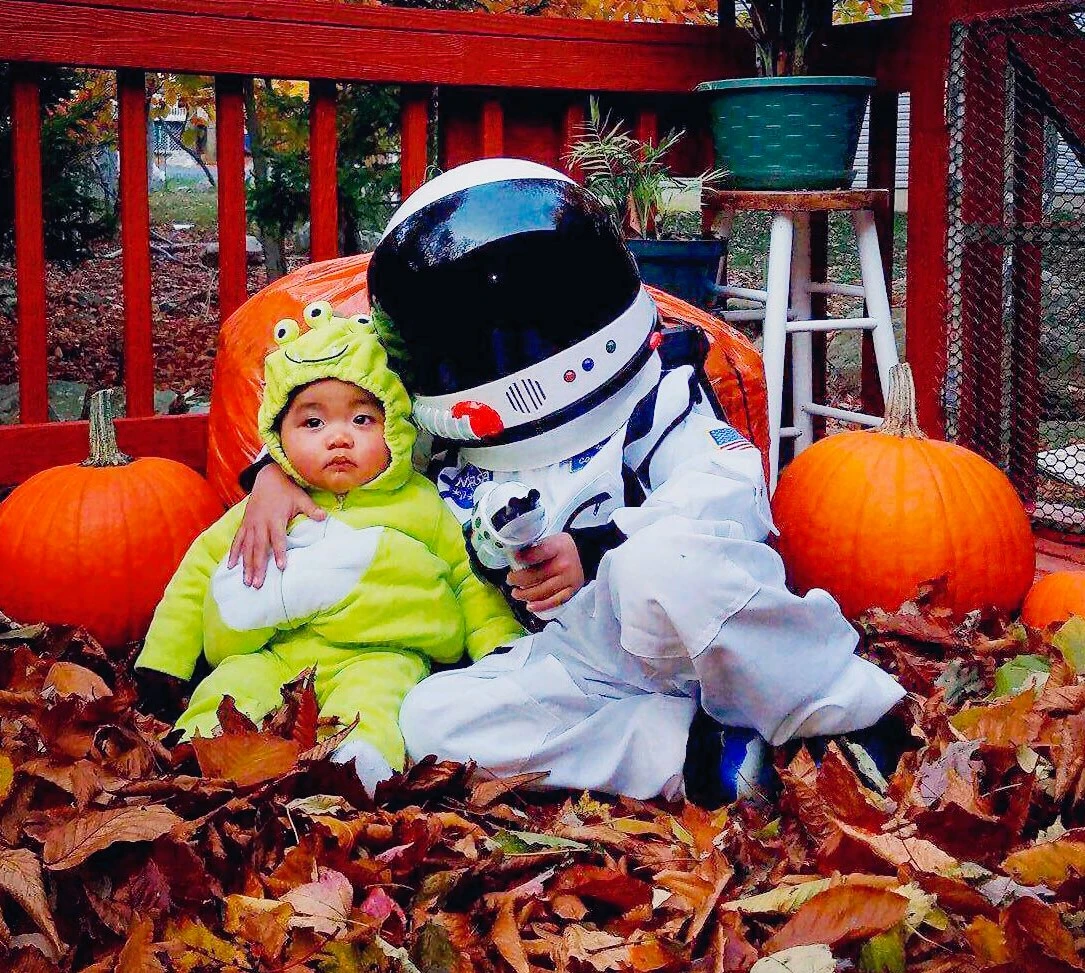 toddler and baby sibling costumes astronaut and alien