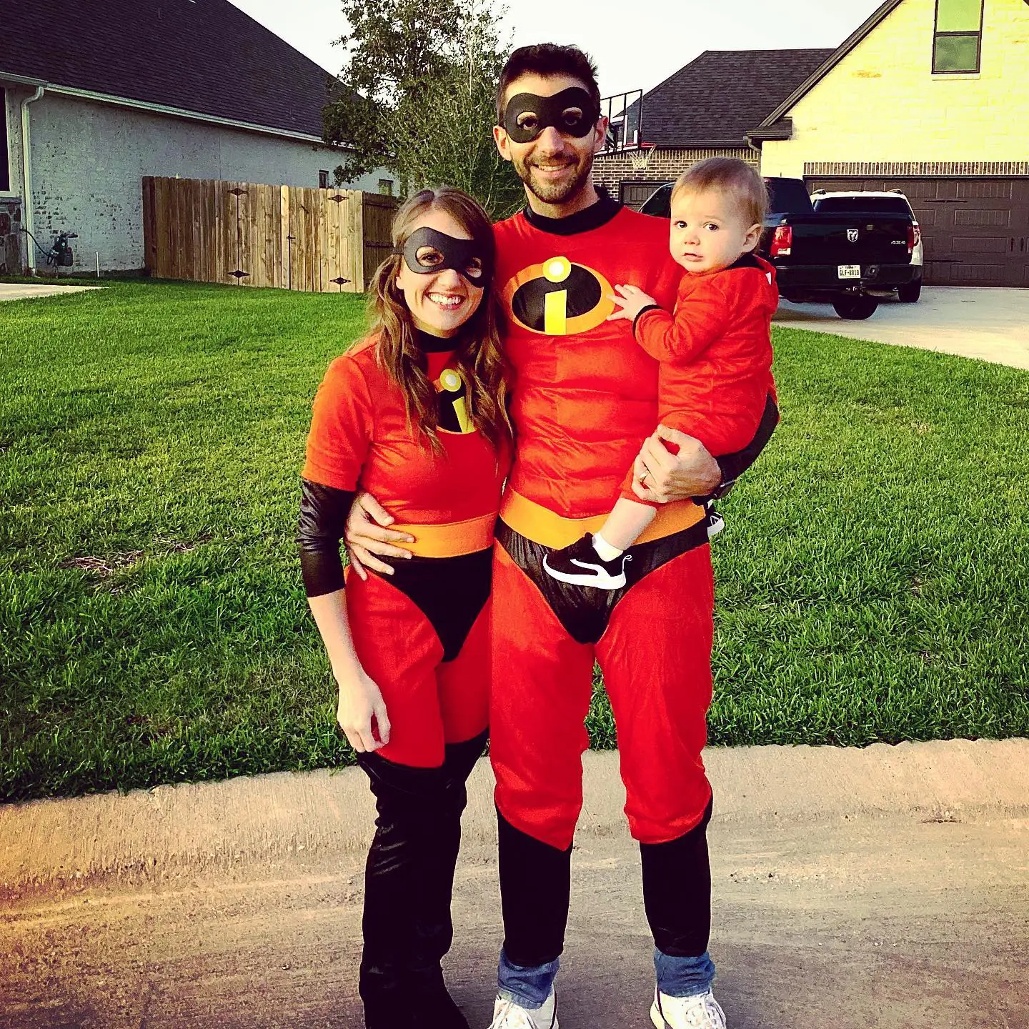 easy family of 3 Halloween costumes + family of 3 in The Incredibles costumes