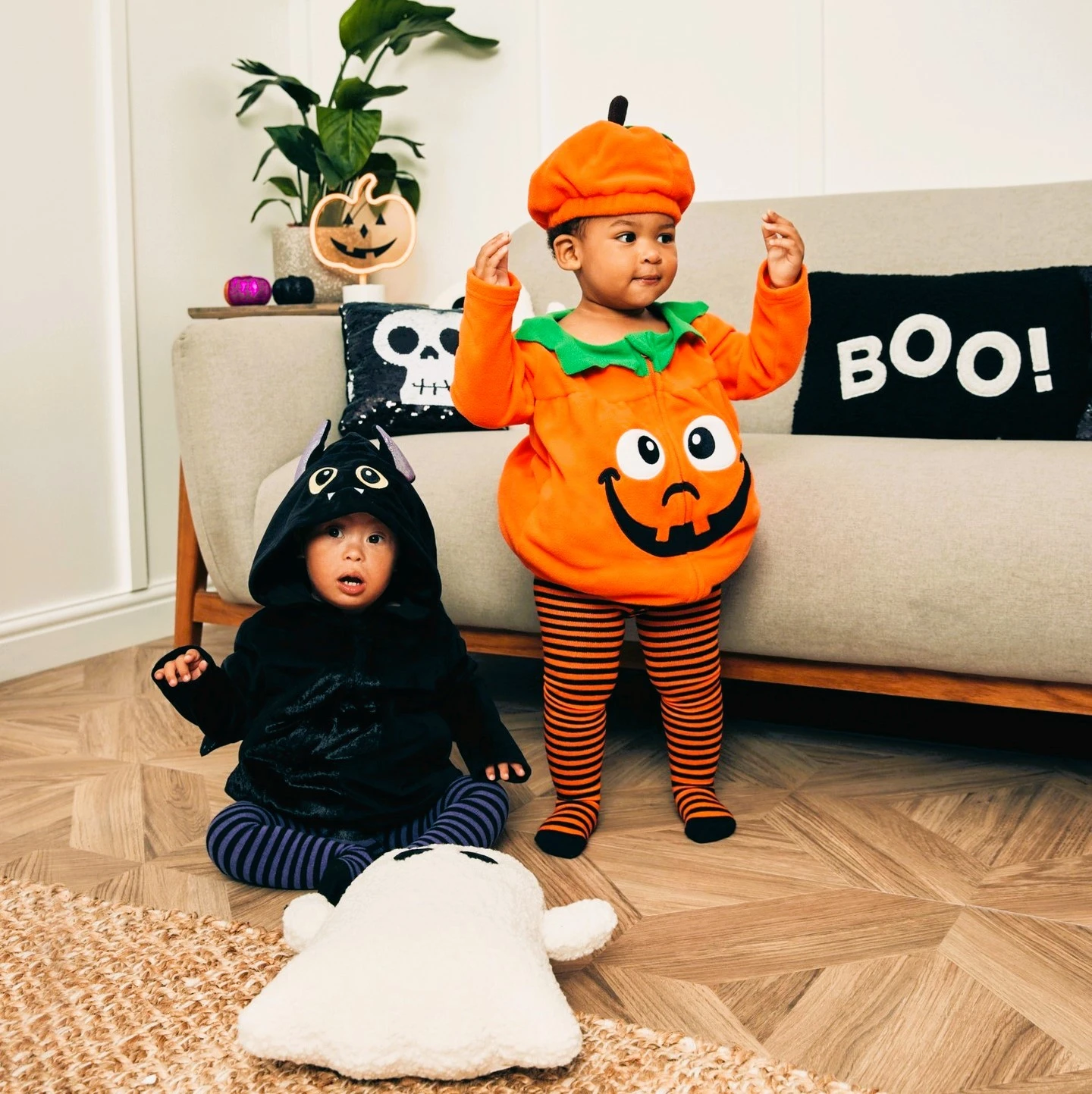 toddler sibling Halloween costumes + bat and pumpkin costumes for toddlers